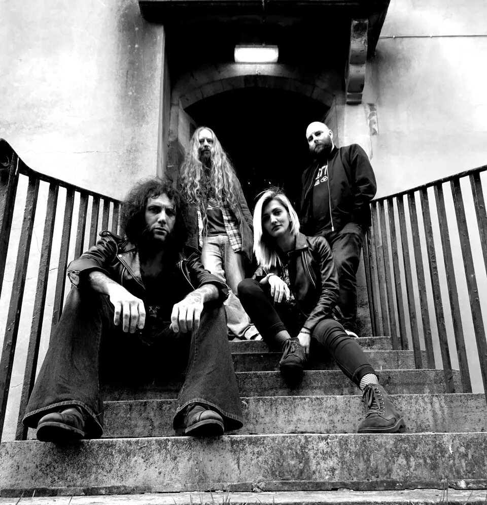 Dead witches. Группа seven witches. witchcraft band. les witches группа.