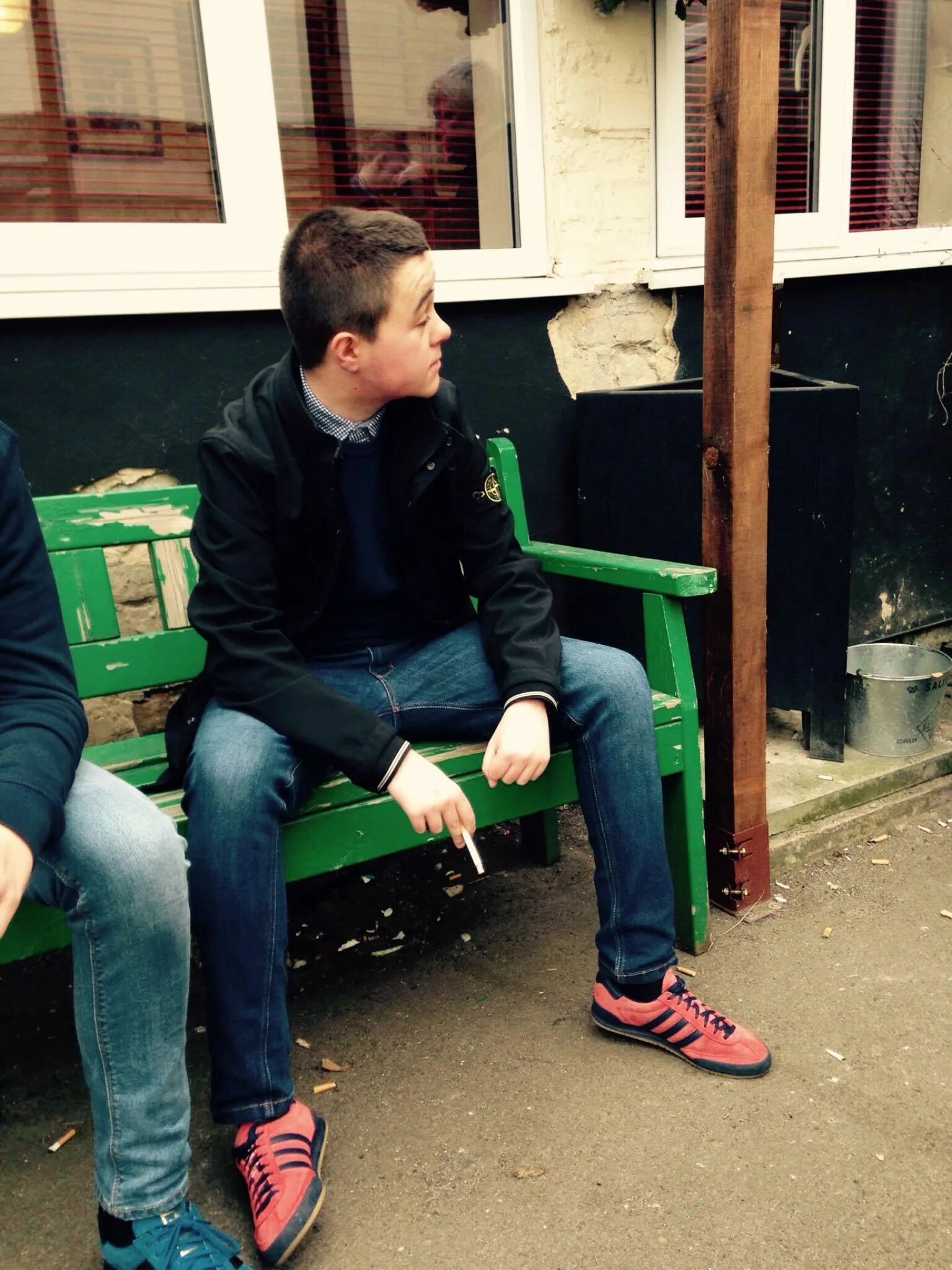 Кэжуал футбольных хулиганов арт. Футбольные хулиганы одежда. Кэжуал арт. Футбольные фанаты stone island. Футбольные фанаты стиль.