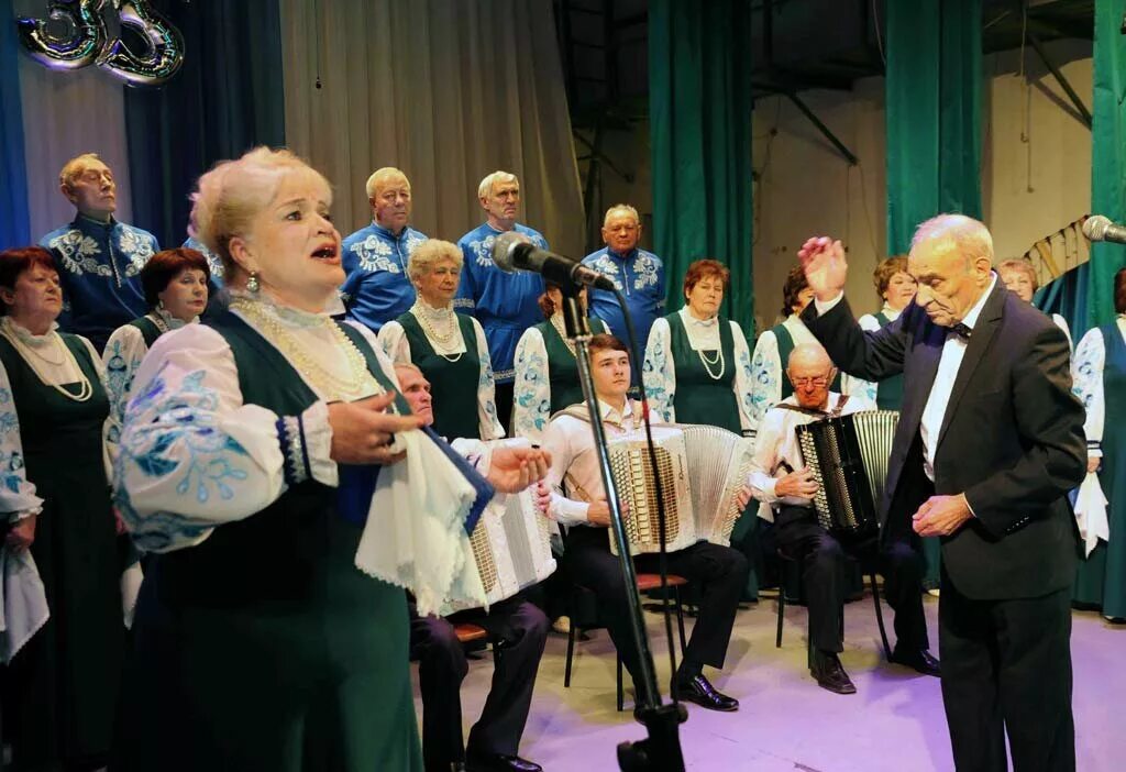 Бог хор в древнем египте. Католический молодежный хор. Грайворонский хор ветеранов. Бог гор в древнем египте. Гор хор.