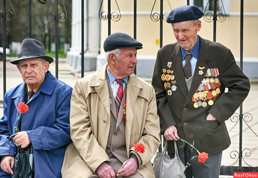 Вторая попытка. Достойны мы дедов 6. Дедушка ветер. Памяти дедов будем достойны. Ветеран с внучкой.