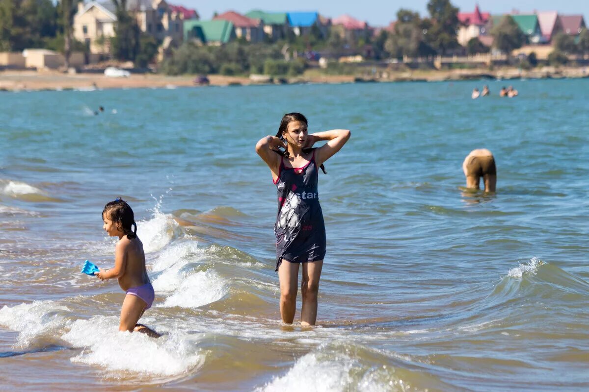 поездки на море в дагестан. дагестан где отдохнуть на море с детьми. джалыково пляж. пляж в избербаше прибой. дербент отдых на море с детьми.