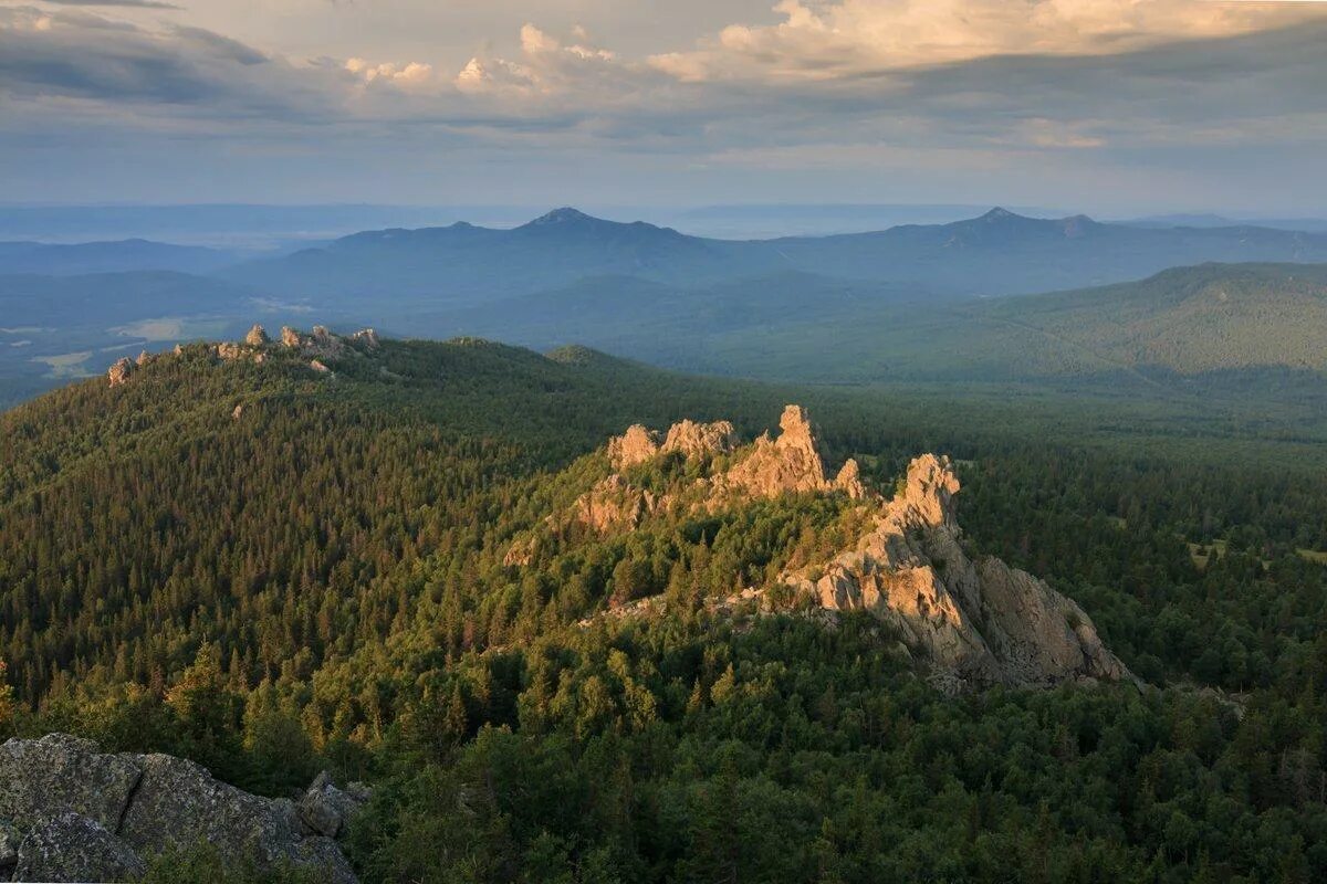 Белорецк урал. Ялангас гора Башкирия. Гора Ялангас Белорецк. Гора малиновая, Белорецкий район. Хребет Ялангас Башкирия.