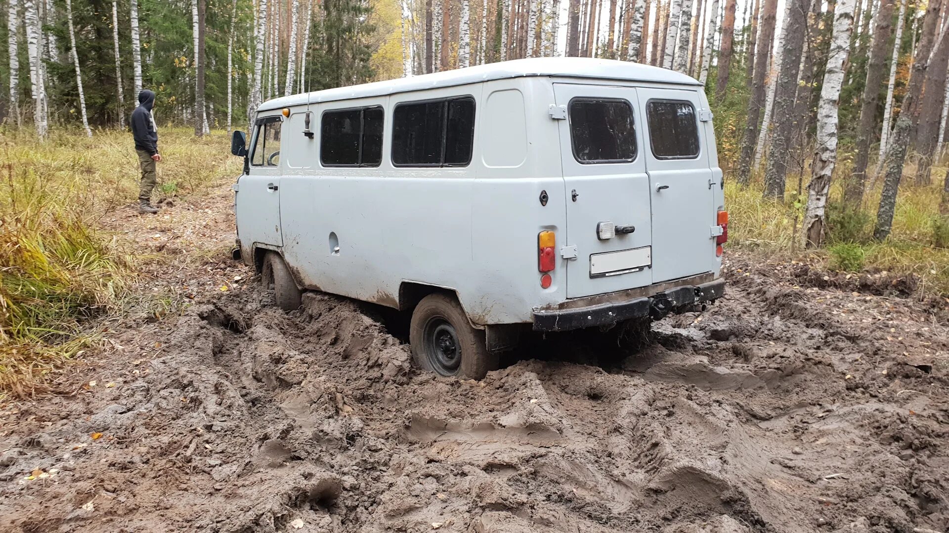 УАЗ 452 Буханка в грязи. УАЗ 452 В лесу. Покатушки УАЗ Буханка. Уаз буханки пермском крае