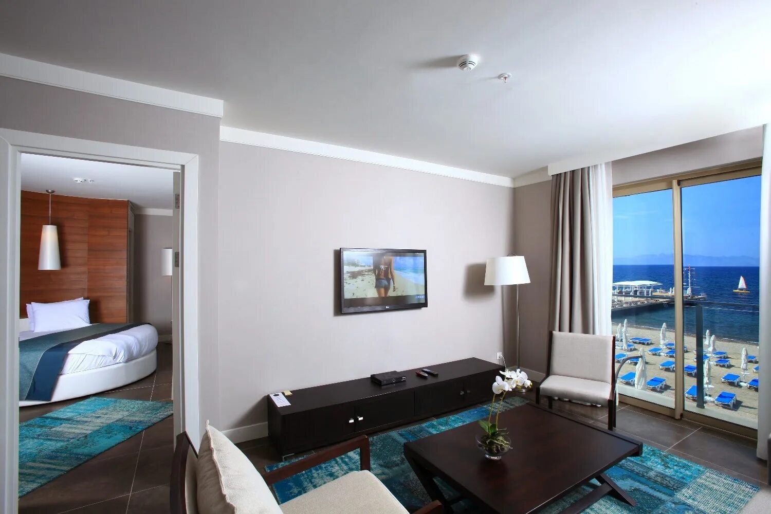 Турция отель с двумя комнатами. Sunrise Marina Suites Hotel turgutreis. RIA Suites Hotel 3*. Valente Suites Hotel Turkey. Ria suites hotel