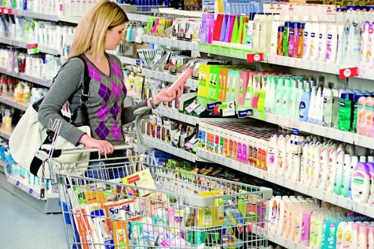 Продавец бытовой химии. Покупатель бытовой химии. продавец бытовой химии в магазине. консультант в магазине бытовая химия.