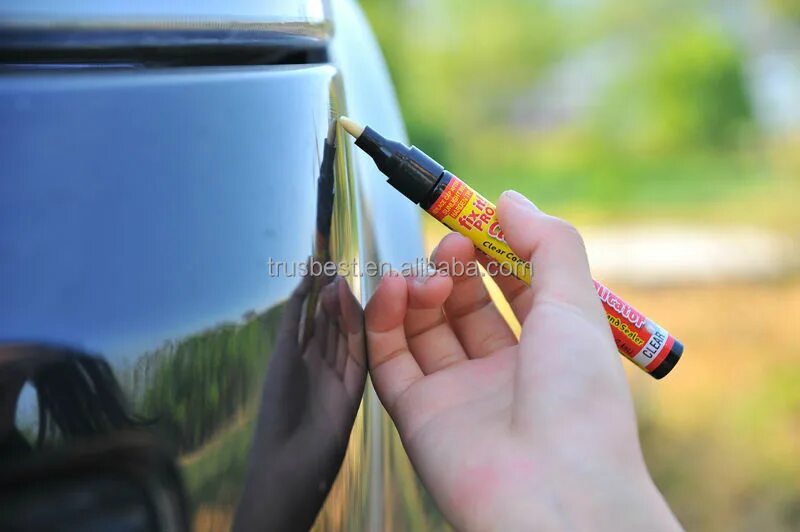 Закраска царапин карандашом. Карандаш для подкраски царапин на автомобиле. Карандаш от царапин на автомобиле. Автомобиль карандашом. Car pen