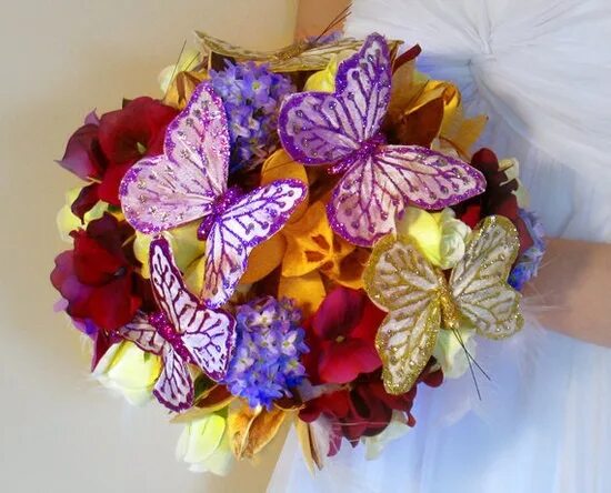 Букет из бабочек. Красивый букет с бабочками. Красивый букет цветов с бабочками. Букет из бабочек с днем рождения.