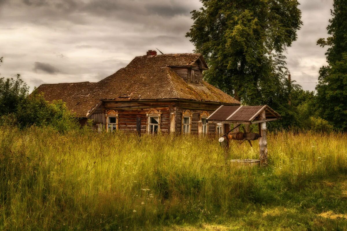 Красива хата. Домик в деревне. Деревенский домик. Старый домик. Старый дом в деревне.