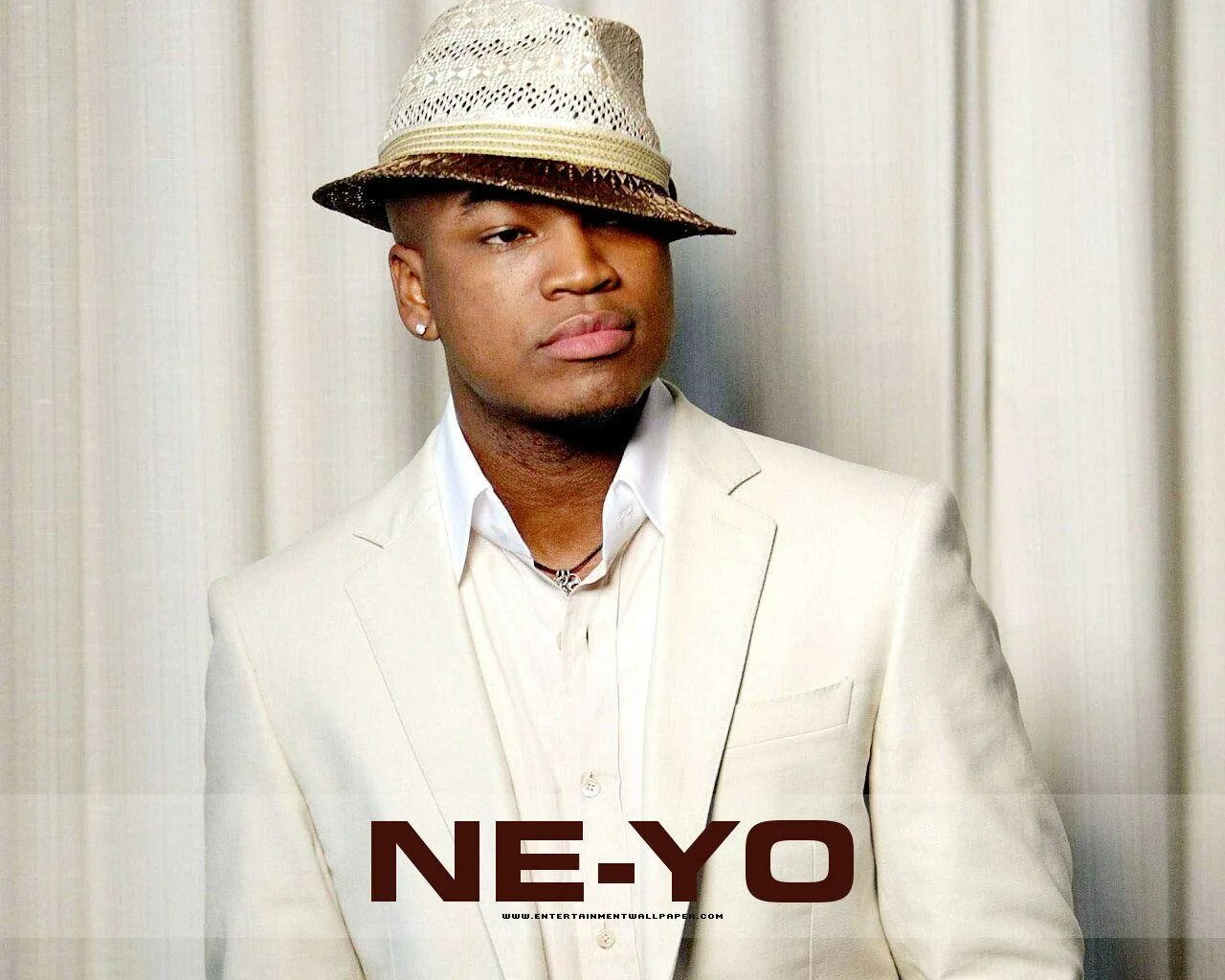 Ne yo everything. Ne-yo. Ne-yo рост. Ne-yo обложки альбомов. Ne-yo 2010.