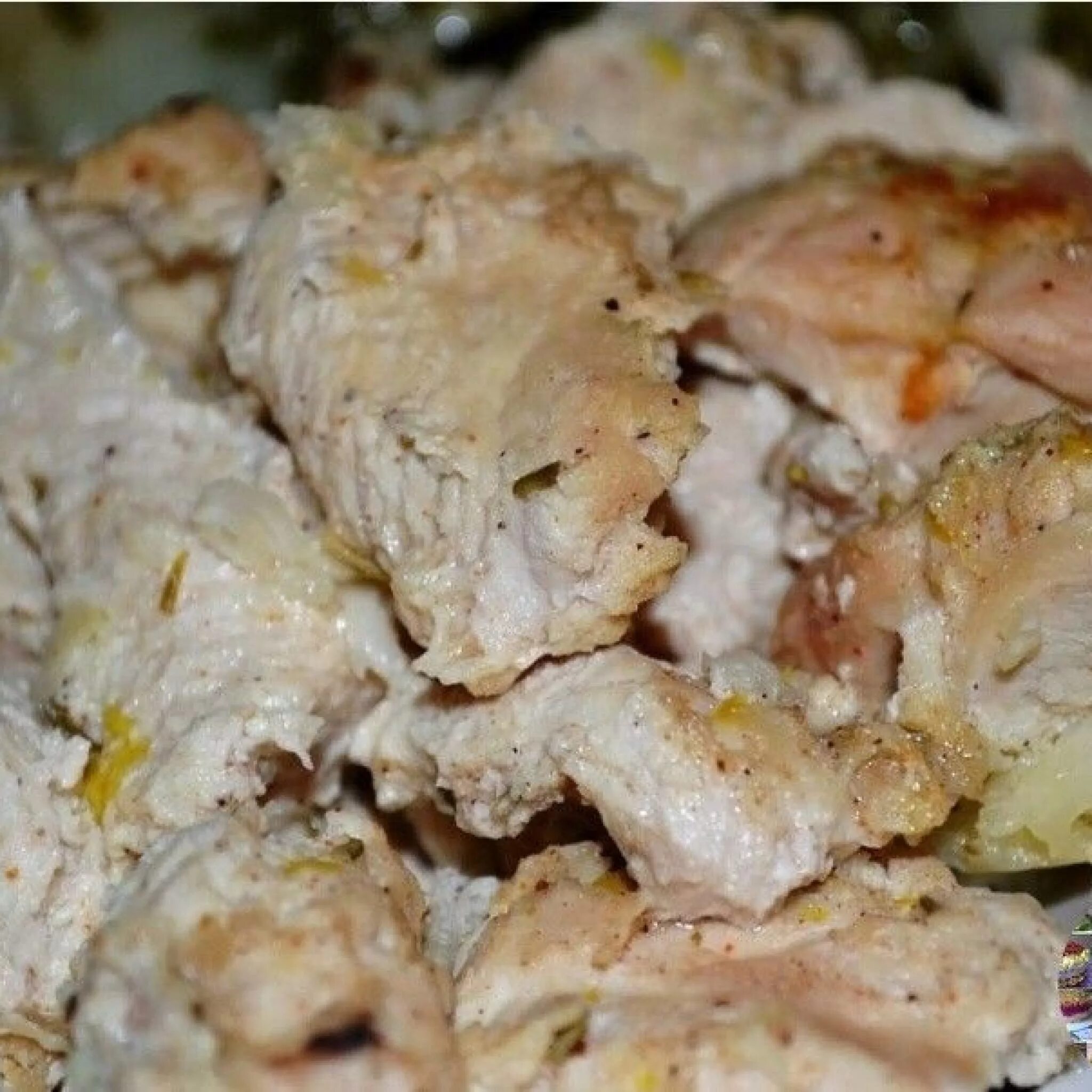 Тушеное филе курицы. Тушеная куриная грудка. Филе курицы в кефире. Куриная грудка в кефире.