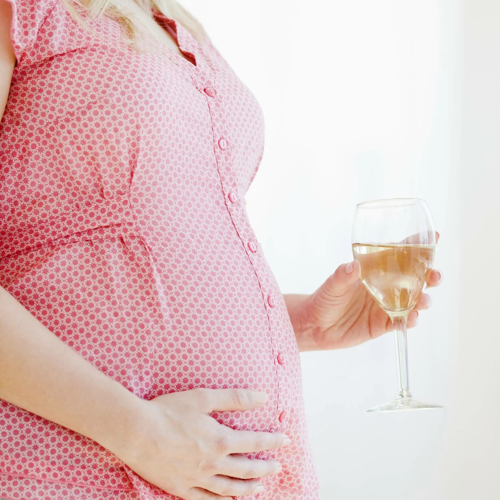 Беременность. Алкоголь и беременность. Вино для беременных. Пьющие беременные женщины. Что попить беременной