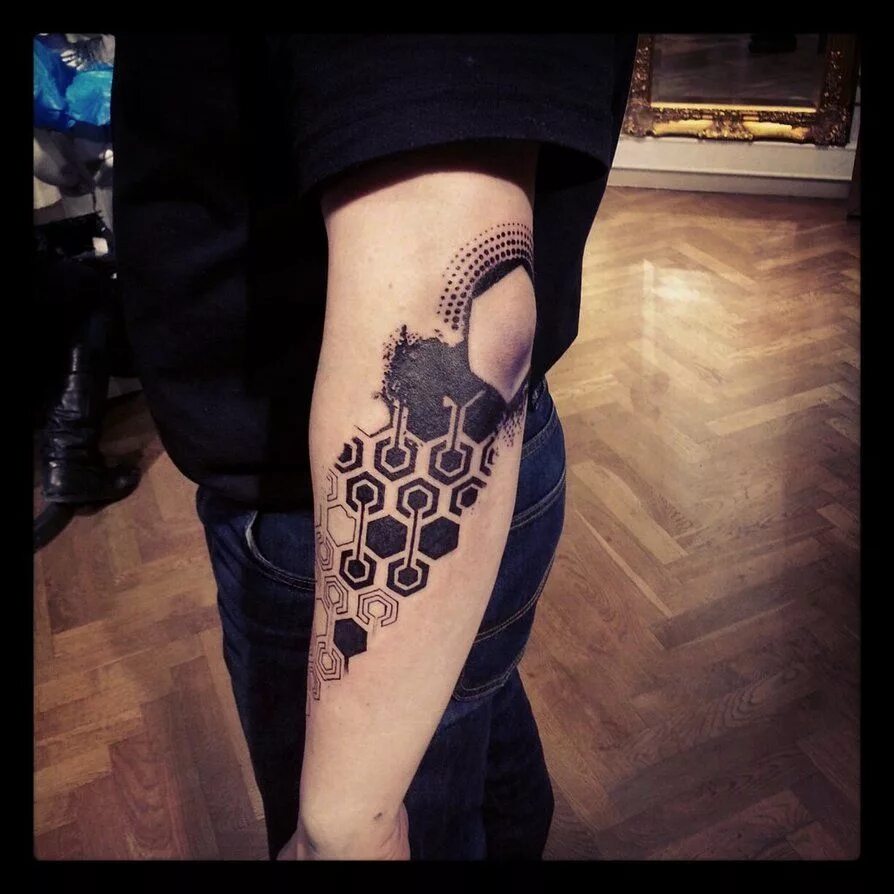 Тату сот. Тату сот. Тату гексагон предплечье. Тату соты. Тату соты эскиз.