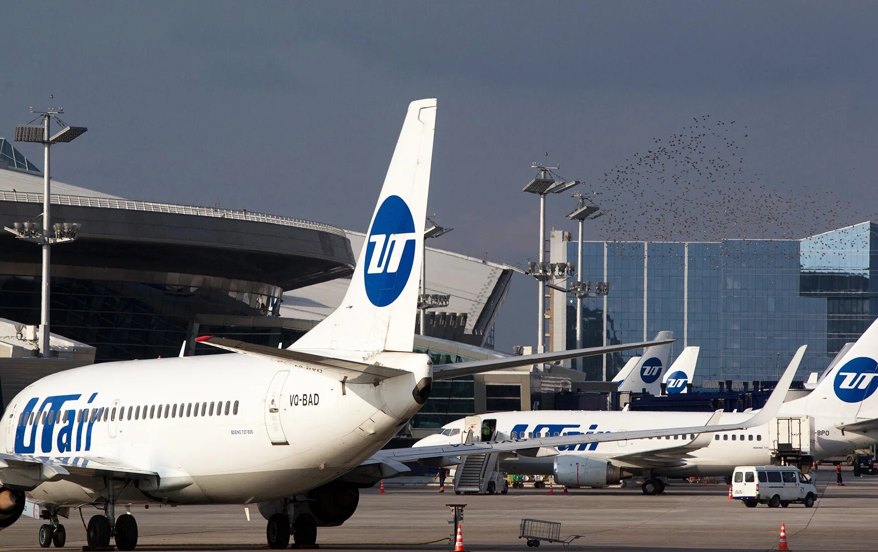 Самолет баку внуково. Авиакомпания узбекистан airways. Азербайджанские авиалинии. Самолет ютэйр внуково. Самолёт azerbaijan airlines 767.