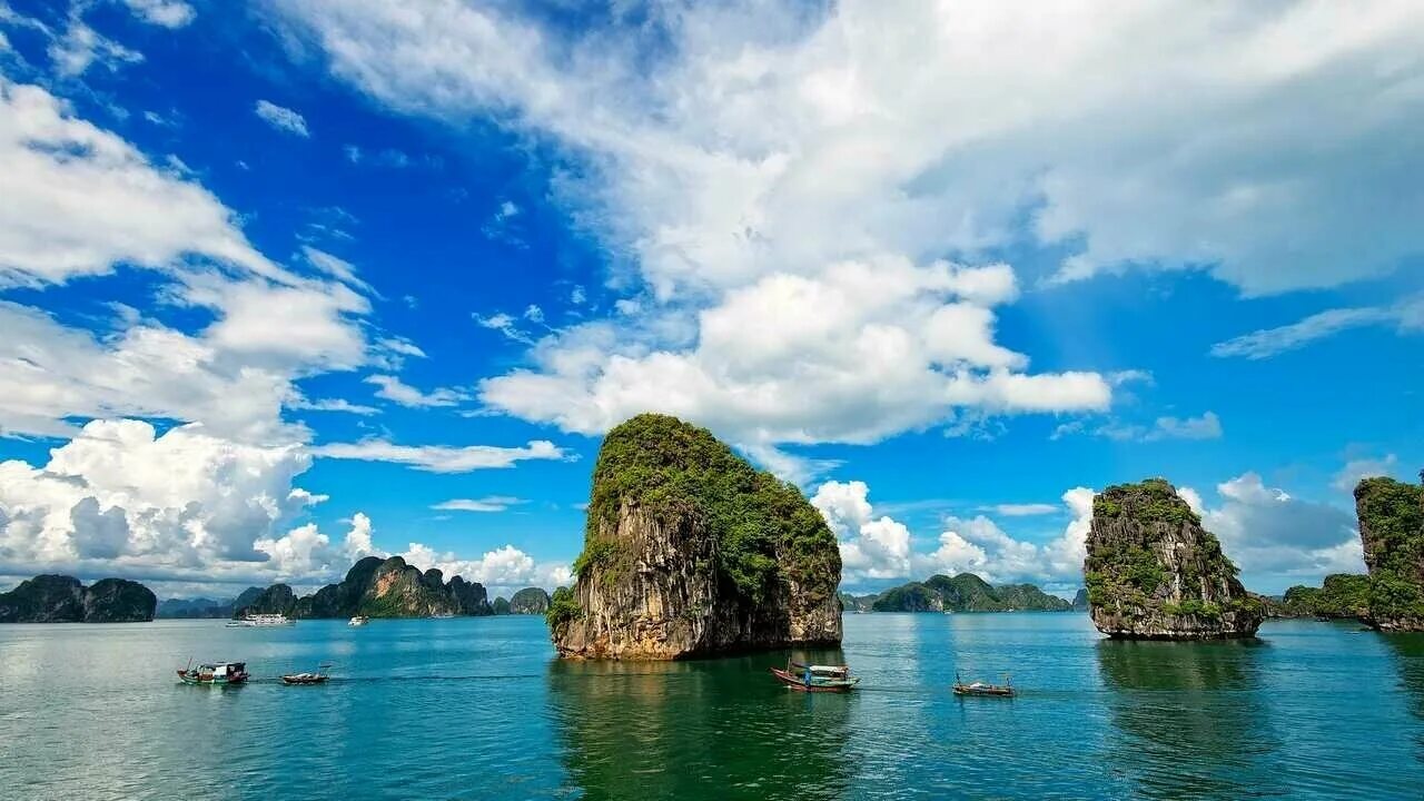 Вьетнам halong bay sun. Ханой бухта халонг. Море в китае. Южно китайское море вьетнама. Южно китайское море вьетнама.