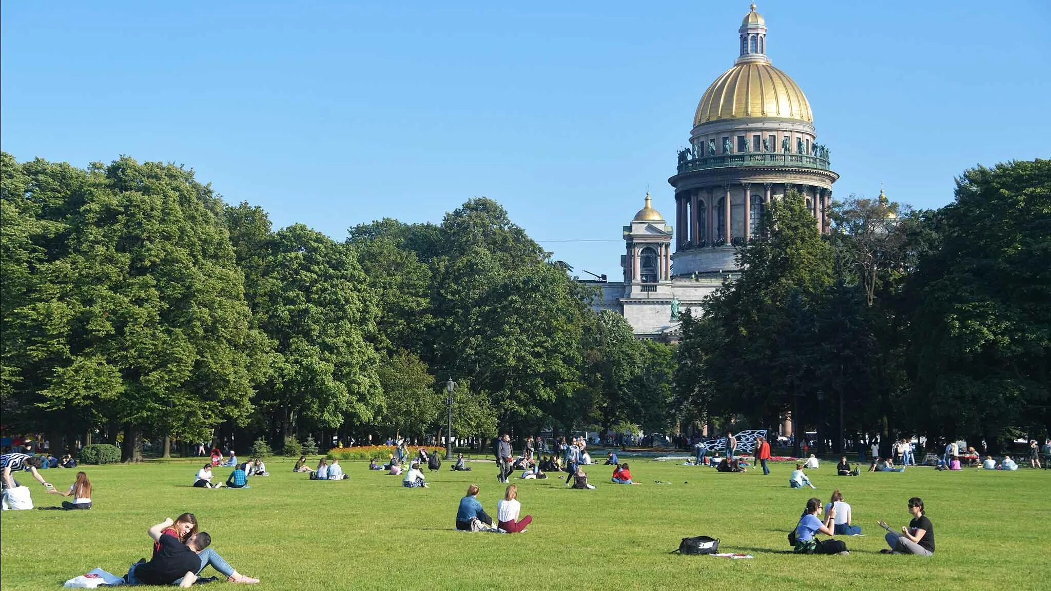 Питер лето. Санкт-Петербург летом. Петербуржцы летом. Климат Санкт-Петербурга лето. Погода на лето в спб