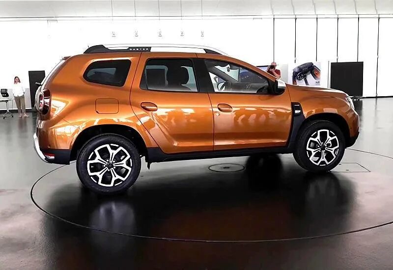 Дастер 2 комплектации. Renault duster 2018. renault duster 2017. новый рено дастер 2025. renault duster 2025 оранжевый.