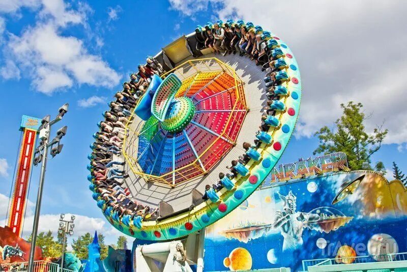 Парк аттракционов в питере крестовский остров. Питер крестовский остров аттракционы. Развлекательный парк санкт петербург. Крестовский остров парк аттракционов. Парк аттракционов спб диво остров.