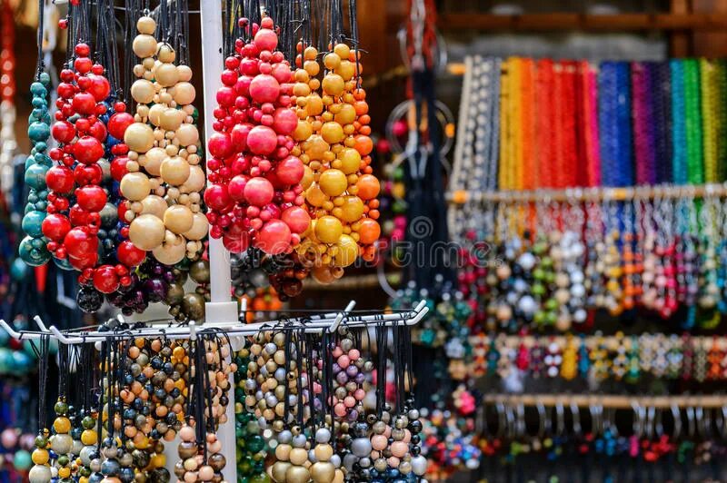 Рынок шаров. Базар шарик. Азербайджан разноцветные шарики на рынке.