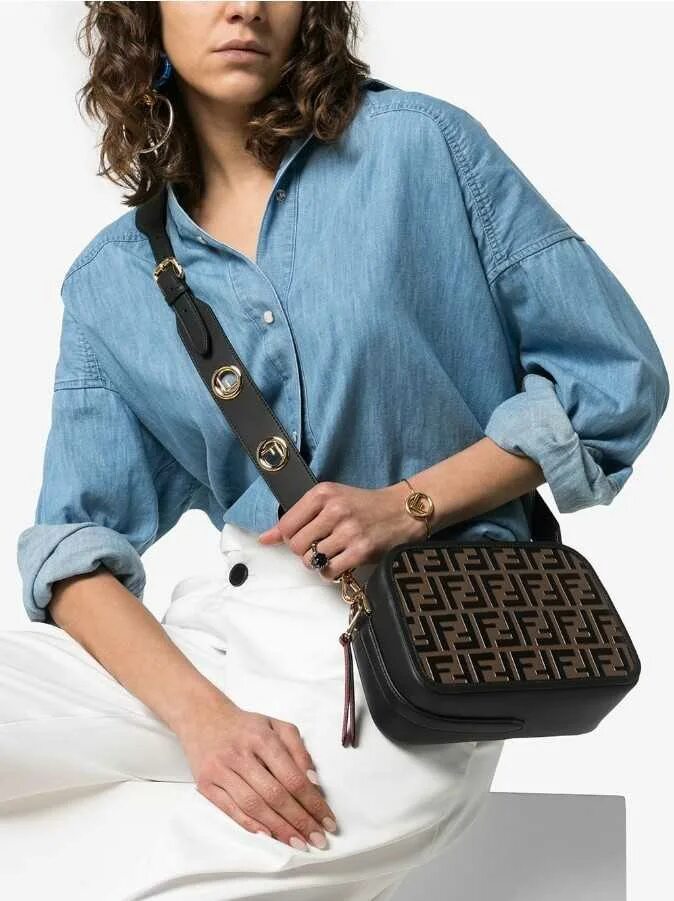 Маленькие сумочки на ремешке через плечо. Фурла розовая кроссбоди. Сумка furla crossbody. Furla brava mini crossbody. Маленькие сумки на ремешке.