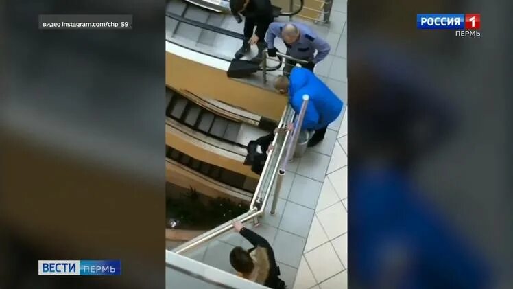 У нас чп упал учебник. У нас чп упал учебник. Спасение людей в метро. Фото погибшей женщины крановщицы. Строящийся дом в.