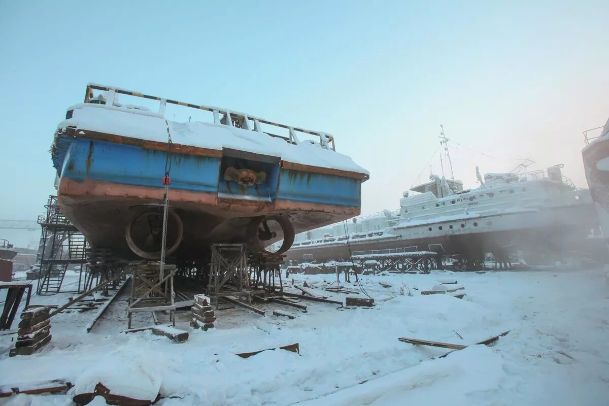 Жатайский судоремонтный завод. Якутск жатайская судоверфь. жатай судостроительный завод. судно якутия.