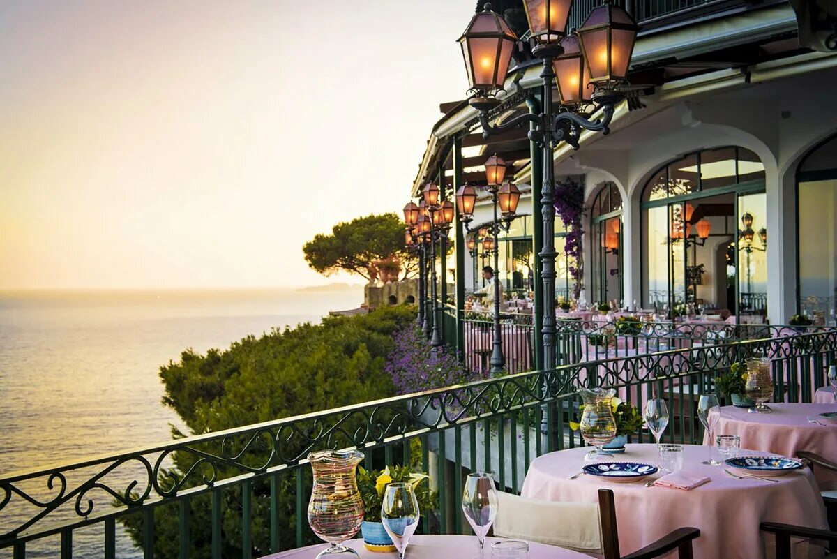 Позитано Италия ресторан. Позитано терраса. Позитано Италия вид из кафе. Amalfi Coast Restaurant.