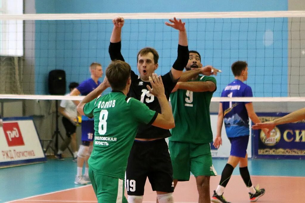Локомотив изумруд екатеринбург. Волейбол изумруд. Изумруд волейбол екатеринбург. Изумруд волейбол екатеринбург. Локомотив изумруд 2006.