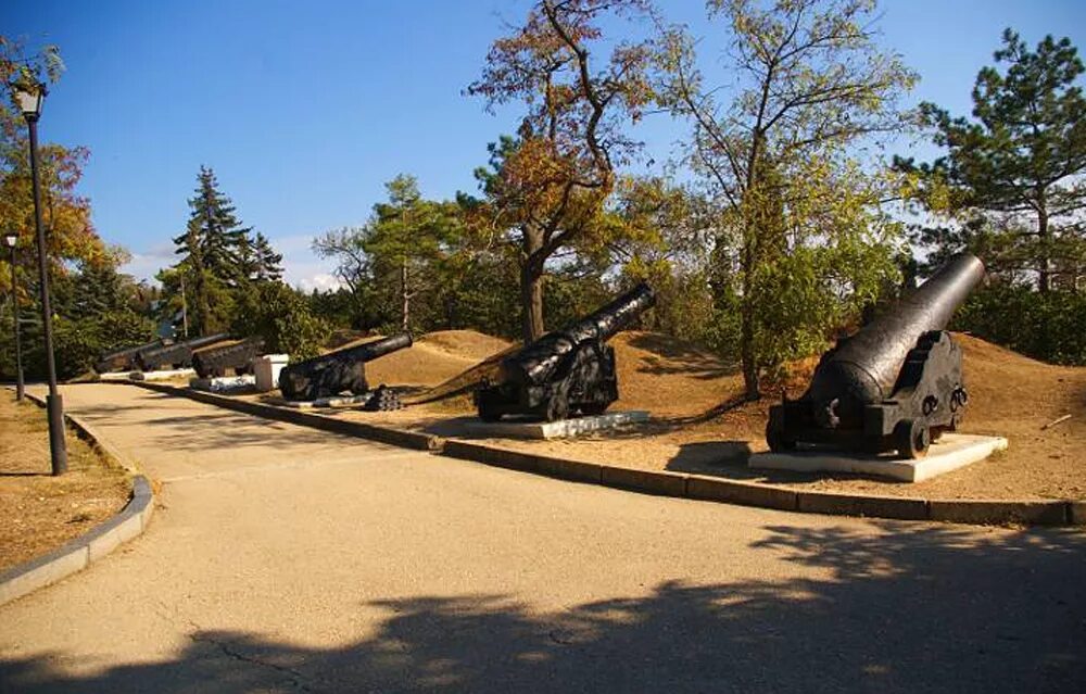 Мемориальный комплекс малахов курган севастополь. Мемориальный комплекс малахов курган. Малахов курган орудия. Малахов курган великая отечественная война. Малахов курган в севастополе фото.