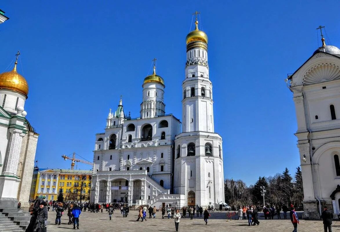 Московский кремль москва ивановская площадь фото. Москва Кремль колокольня Ивана Великого. Соборная площадь Кремля в Москве.