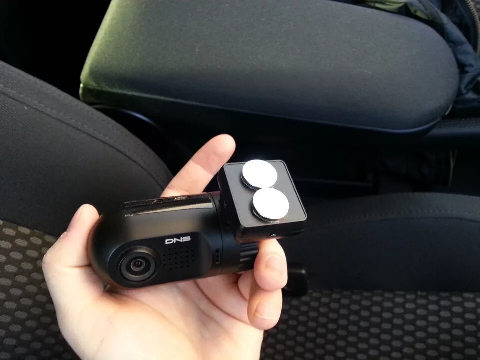 Видеорегистратор с gps магнитное крепление. Магнитное крепление для видеорегистратора. видеорегистратор с магнитным держателем. магнитный держатель для видеорегистратора. крепление для видеорегистратора на магните.