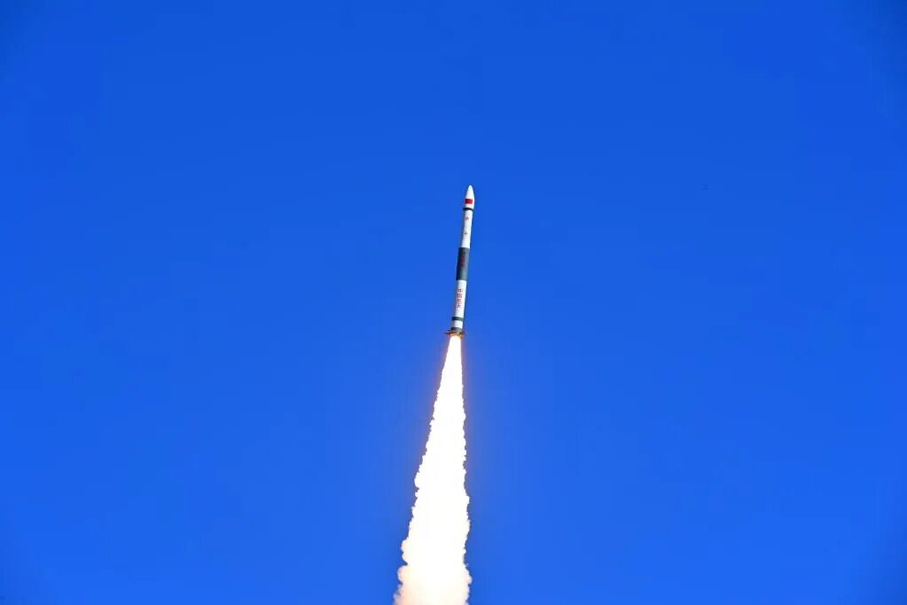 С помощью ракеты. С помощью ракеты. Ракета falcon 9. С помощью ракеты. С помощью ракеты.