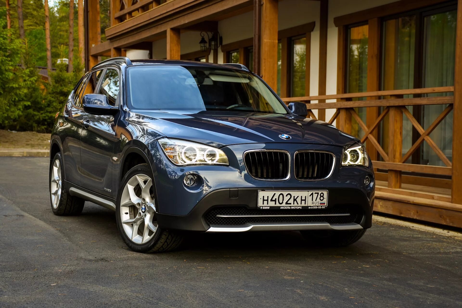 Бмв х3 спб. BMW x1 e84. BMW x1 2012. БМВ x1 2012. BMW x1 e84 2012.