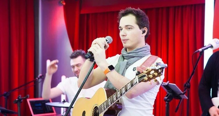 Песня про родиона. Стих про вокал. Газманов караоке. Песня про родиона. Песня а я остался родиона газманова.