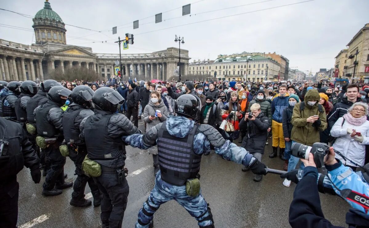 Массовые аресты. Митинг 2021 в Санкт Петербурге. Протесты в Петербурге 23 января. Митинг 23 января 2021 Санкт Петербург. Митинги в сангтпетербуоге.