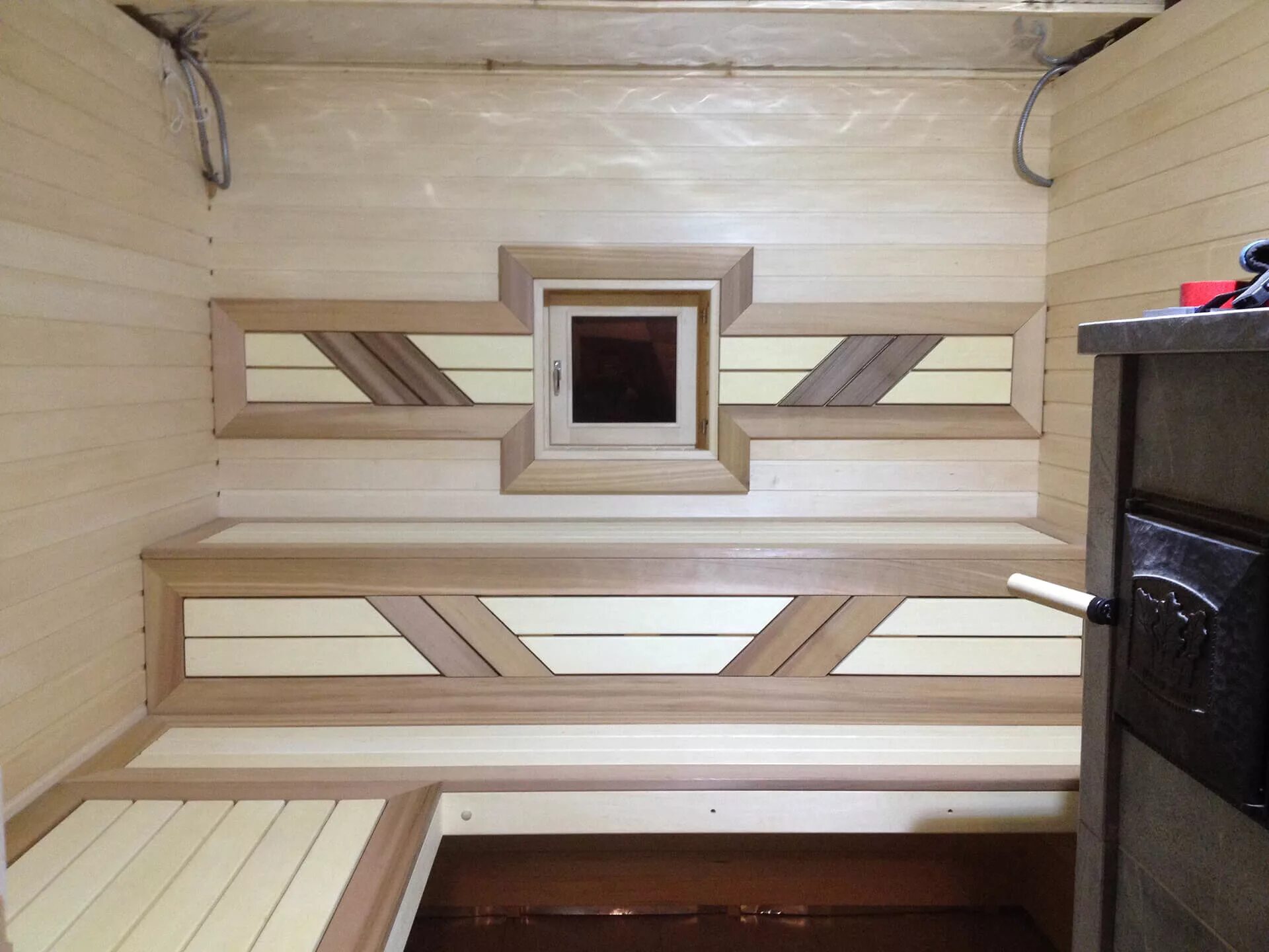 Полки в бане. Отделка сауны внутри. Отделка бани внутри своими руками. Угловая парилка в бане. Как сделать парную в бане.