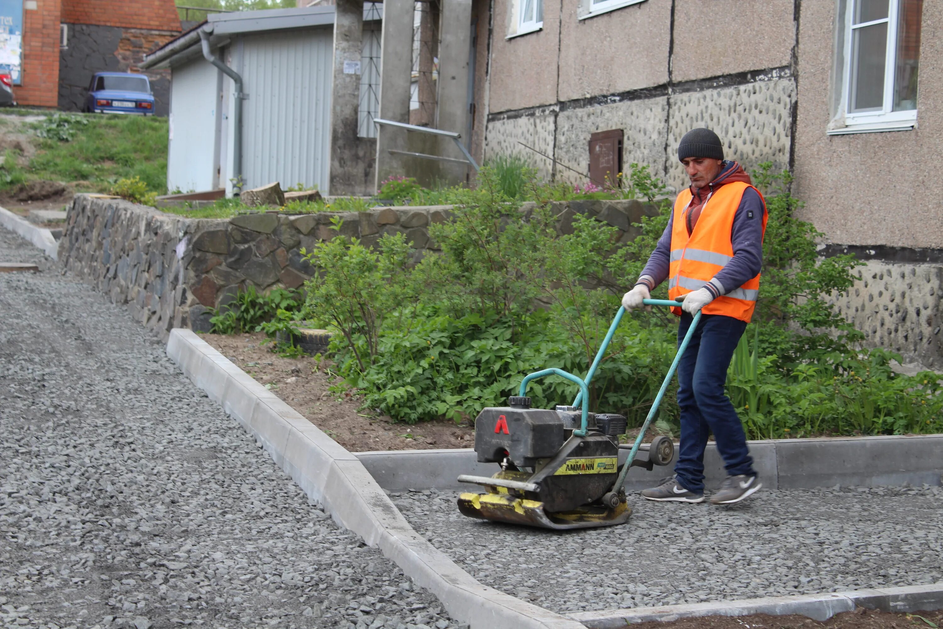 ремонт дворовых территорий. косить траву во дворе. субботник. теплотрасса благоустройство. работа двор нужно.