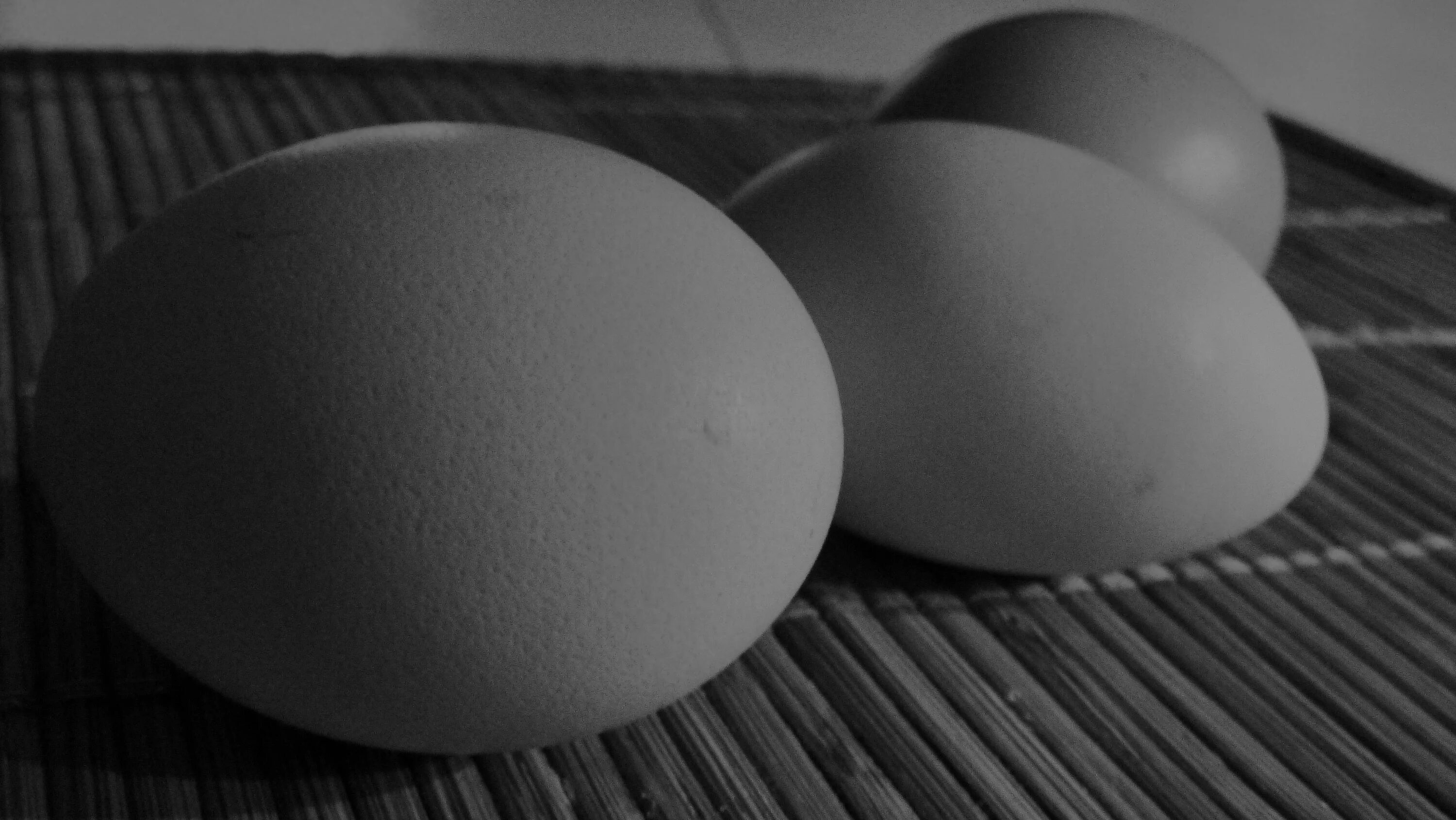 Яйцо стало черным. Яйцо. Яйцо белое. Черное и белое яйцо. Яйцо куриное.