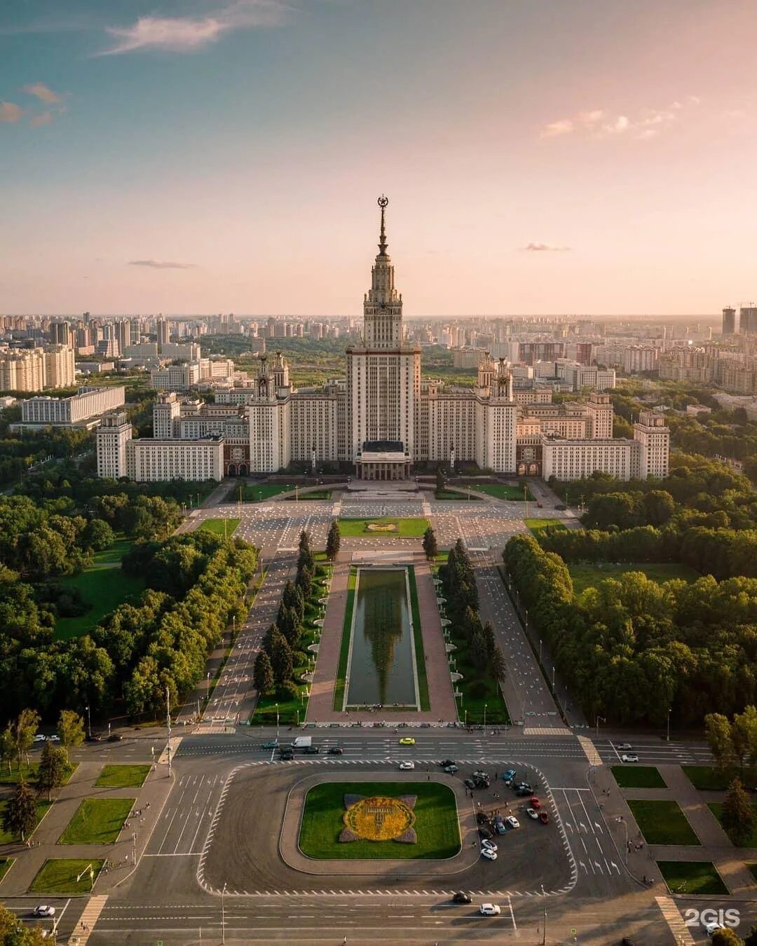 Площадь мгу. Сталинские высотки МГУ. Университетская площадь МГУ. Смотровая площадка Москва МГУ. Смотровая площадка МГУ Воробьевы.