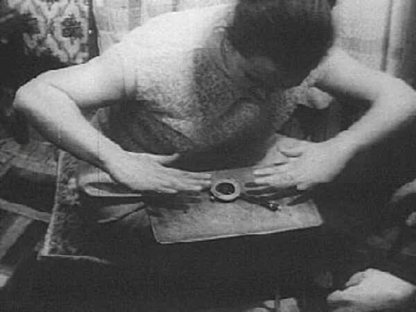 Как научится двигать предметы мыслями. Как двигать предметы. передвижение предметов взглядом. передвигают предметы взглядом.
