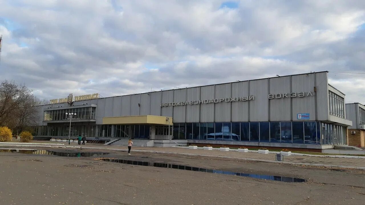 Завтра нижнекамск. Автовокзал Нижнекамск. Нижнекамский Железнодорожный вокзал. Нижнекамск ж/д вокзал. Вокзал Нижнекамск.