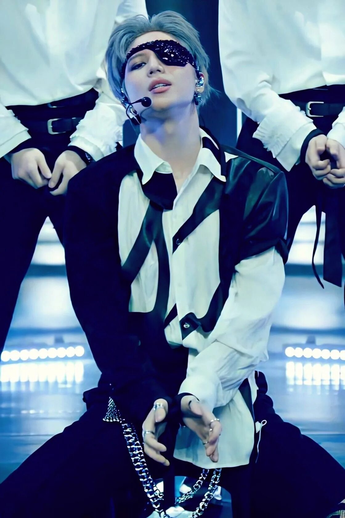 Тэмин criminal. Taemin criminal. Тэмин criminal. Тэмин 2023. Taemin criminal фото.