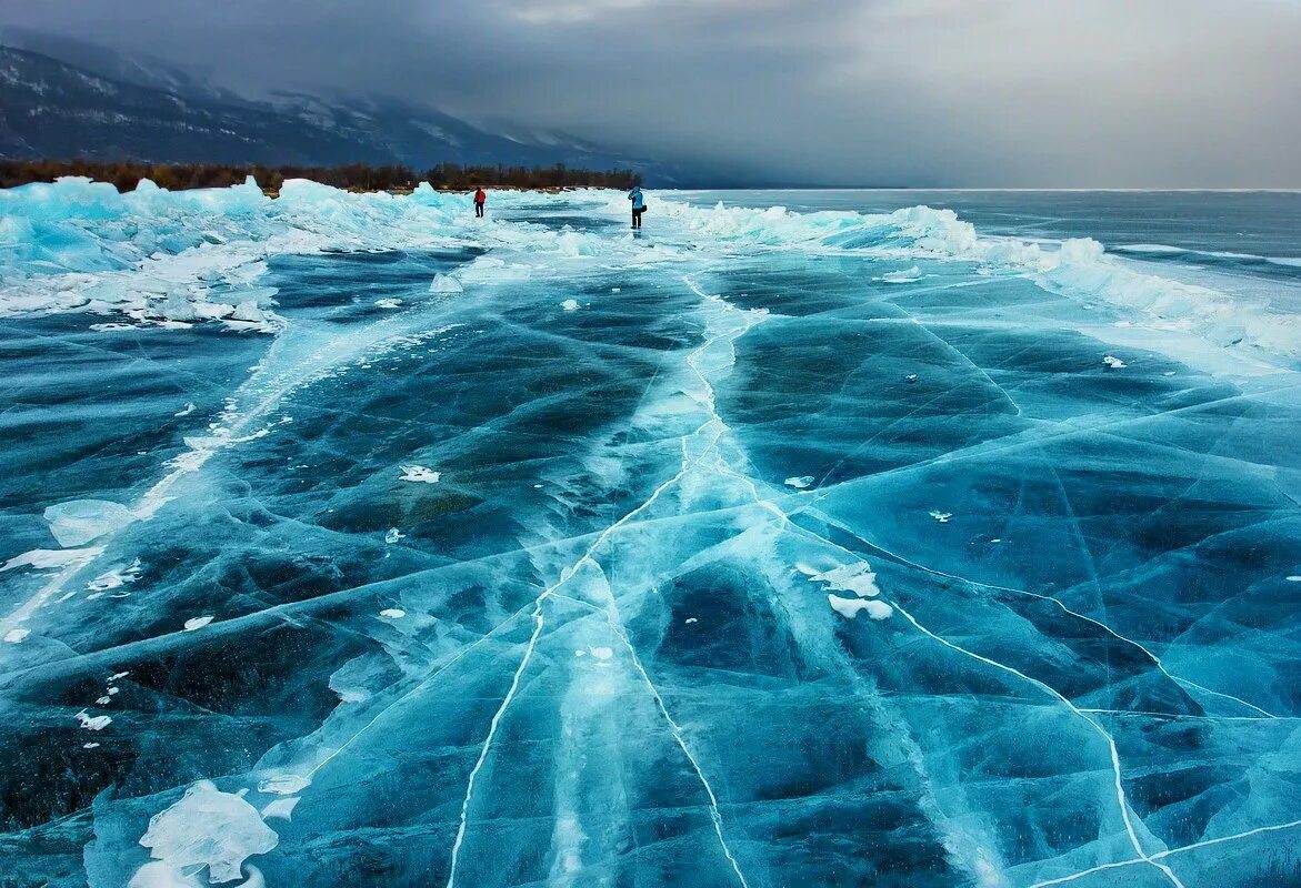 Замершее салсотто. Красивый лед. Ледяное море. Холодное море. Синий лед.