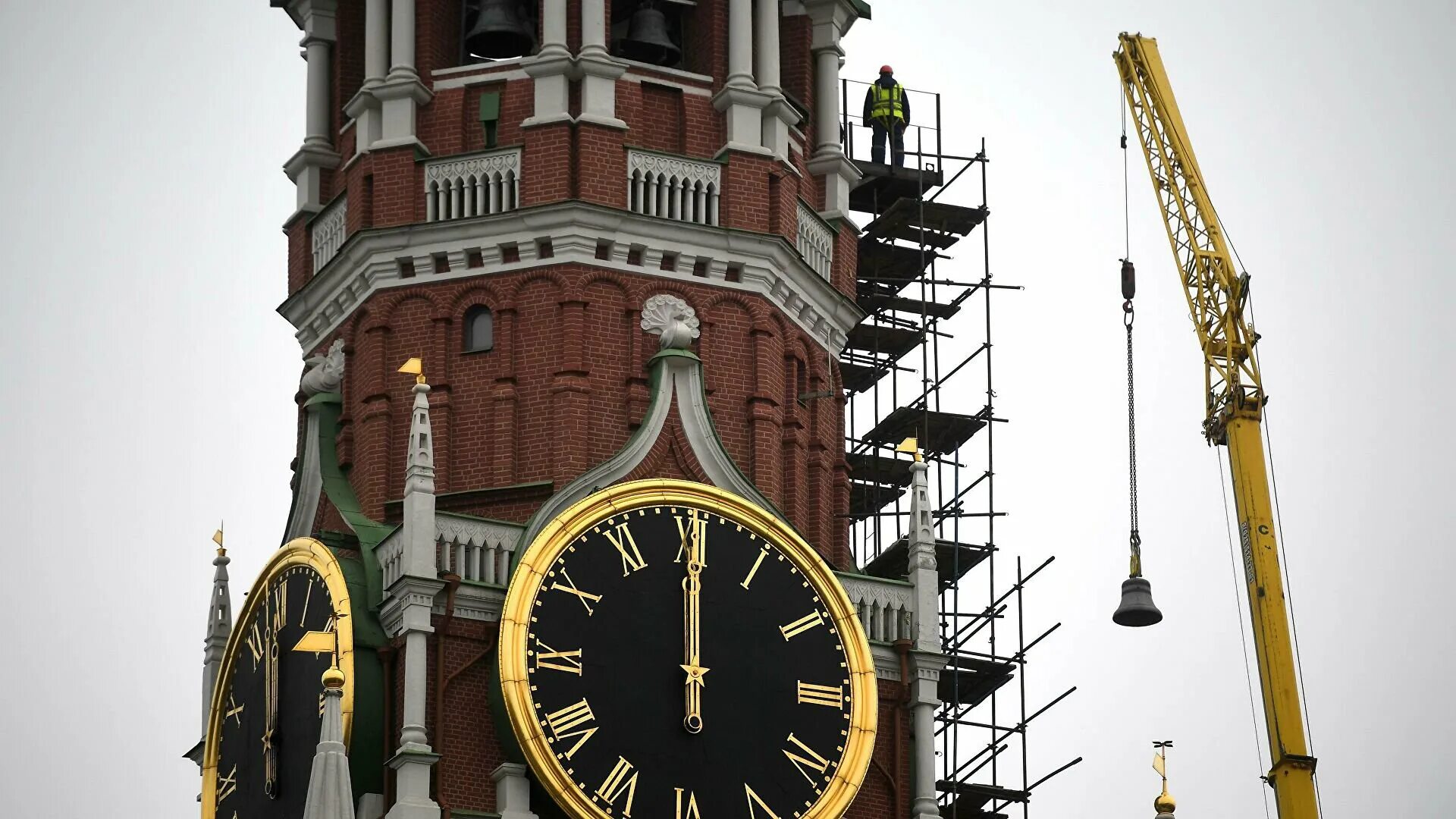 Часы Спасская башня Московского Кремля. Часы Спасской башни Московского Кремля. Спасская башня Московского Кремля куранты. Кремль Спасская башня часы