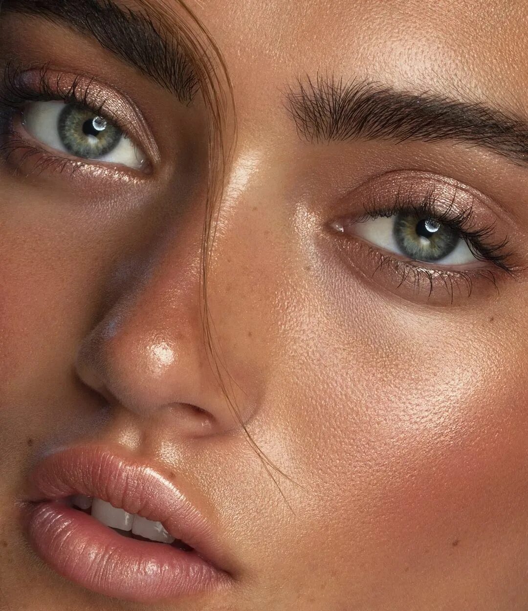 Glow макияж. Смуглое лицо. макияж для загорелой кожи. макияж для смуглых. летний макияж для загорелой кожи.