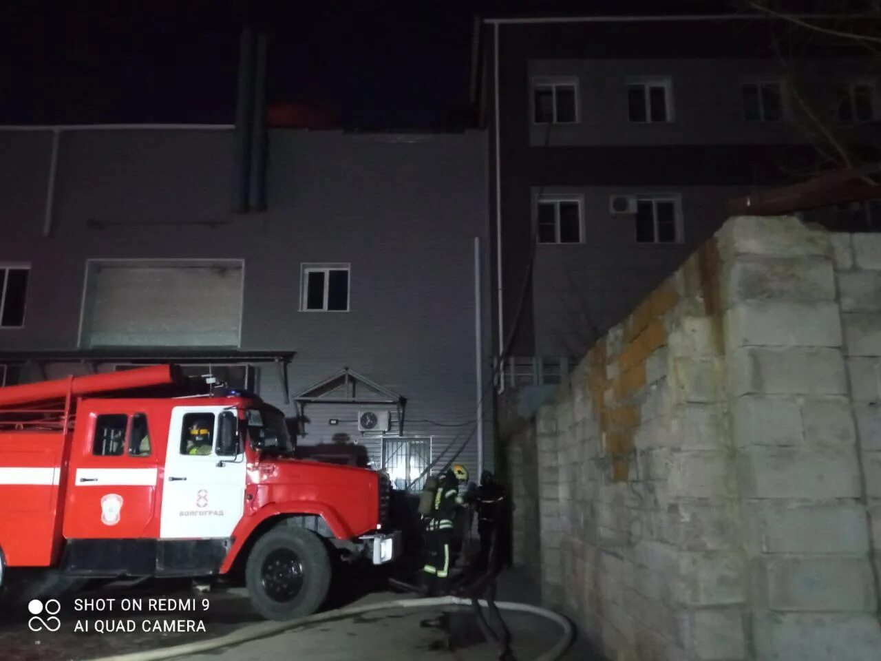 Что горит в волгограде сегодня. Пожар в волгограде. пожар в волгограде сейчас. пожар в кировском. пожар на улице самарской в волгограде.