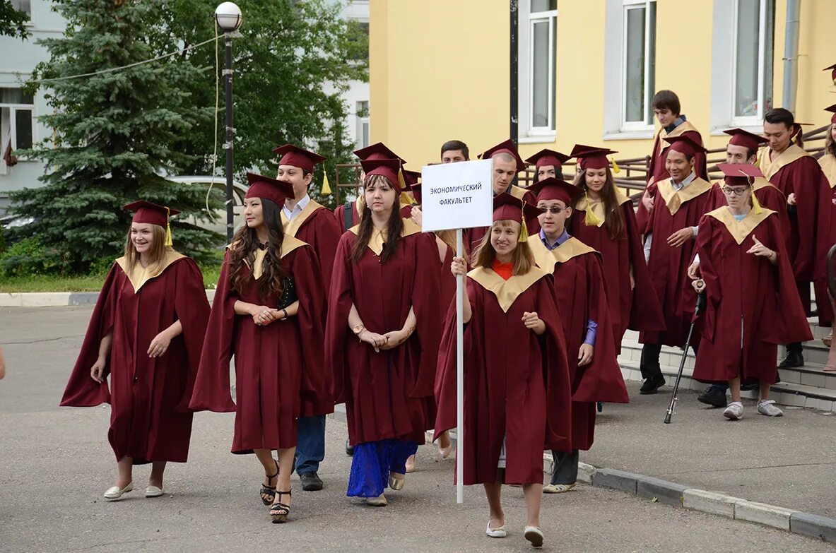 Московский государственный гуманитарно-экономический университет. Вручение дипломов выпускникам. Московский государственный гуманитарный институт-интернат.. Гуманитарно экономический университет Москва. Гуманитарный интернат