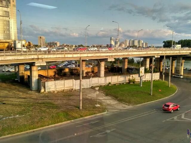 остановка стоянка на мостах эстакадах и путепроводах. посадка пассажиров на мосту. остановка запрещена на мостах эстакадах.