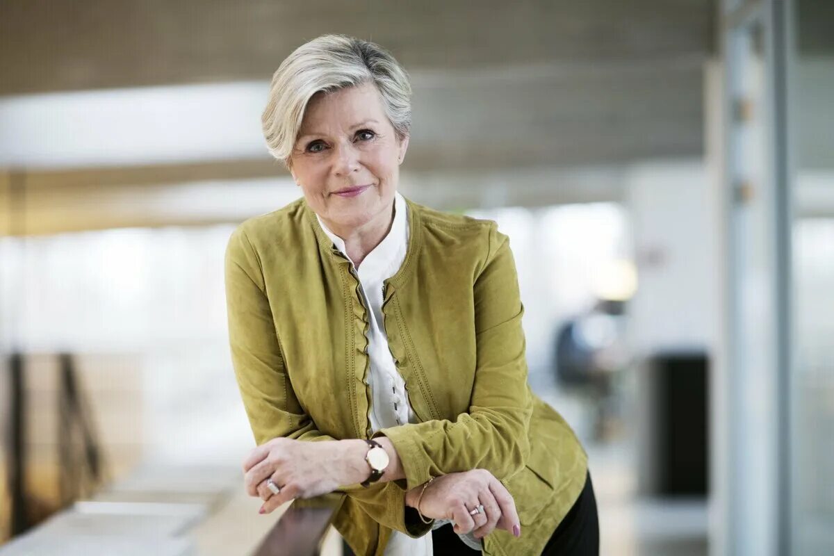 Пожилой работник. Подрядова валентина вячеславовна. Работа после 55 лет вакансии. Пожилая женщина за компом. Работа после 55 лет вакансии.