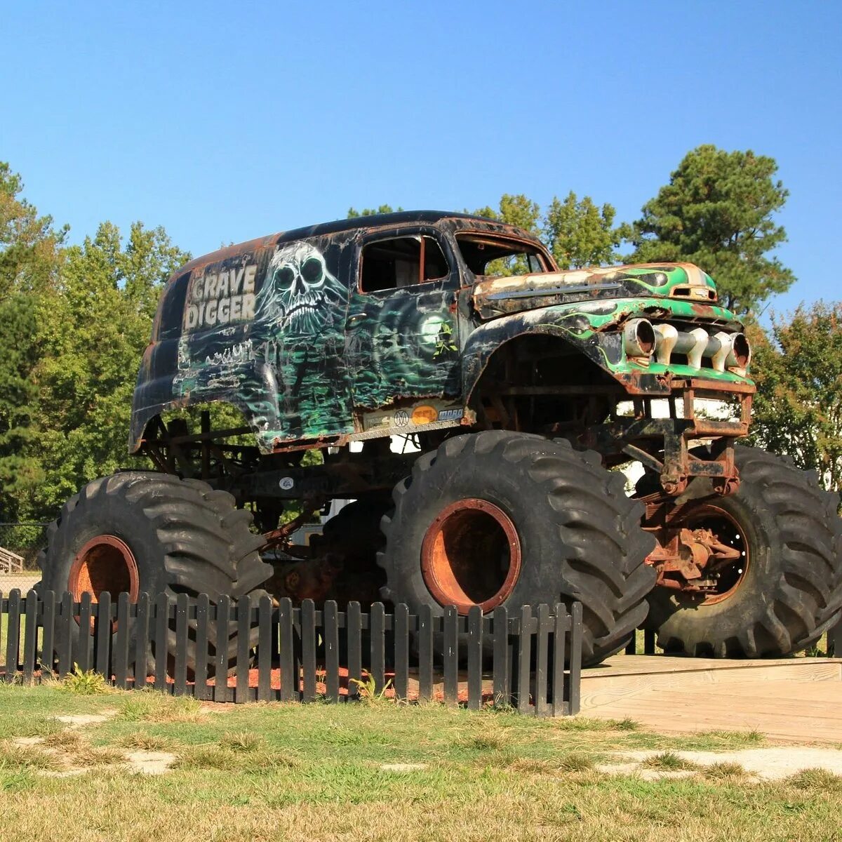 Монстер трак. Томи гётлих grave digger. Бригадный автомобиль. Dig cars. Car from.