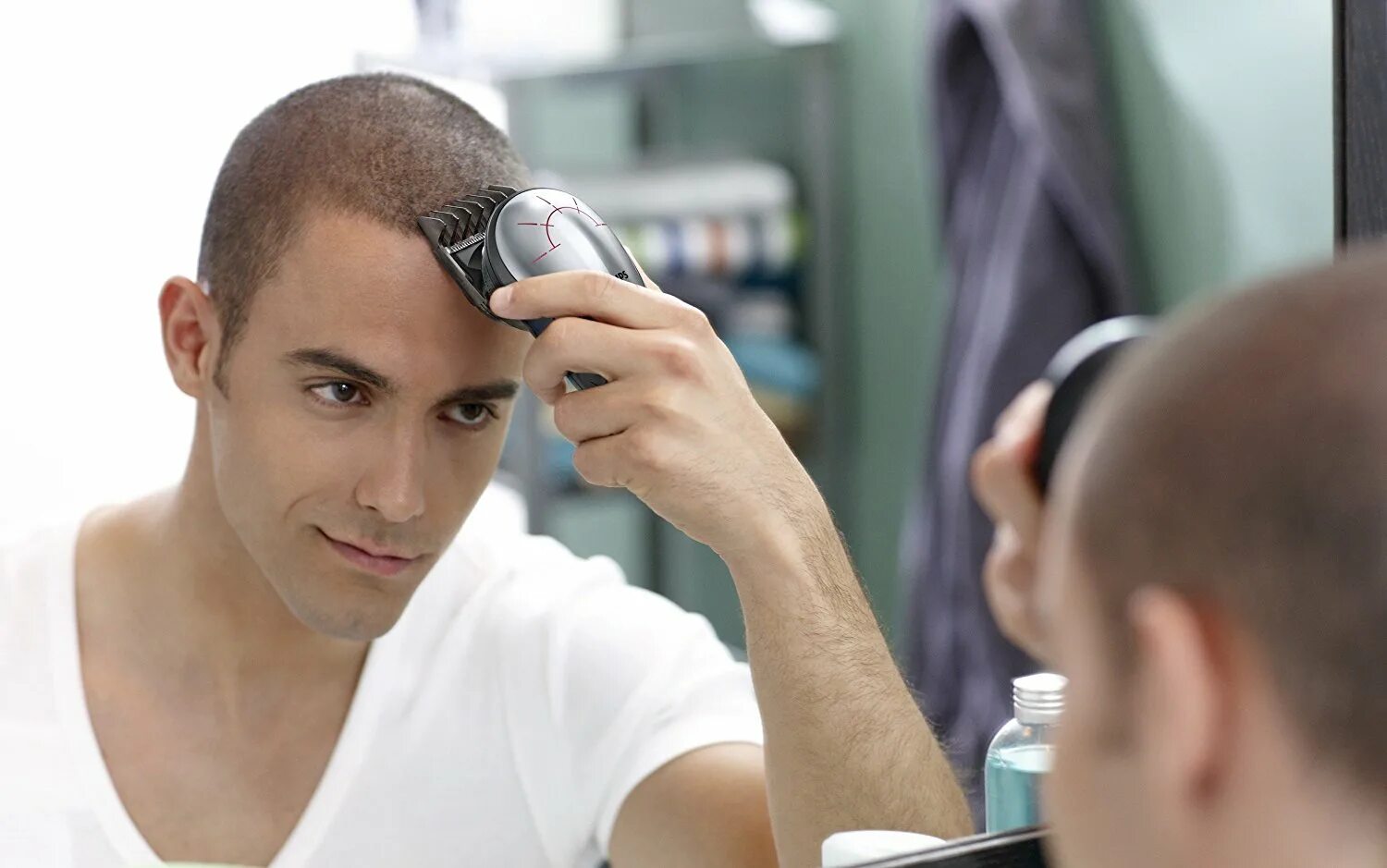 Мужская голова. Мужское облысение. Поглаживание волос. Сонник голова мужчины. Мужские волосы на голове.